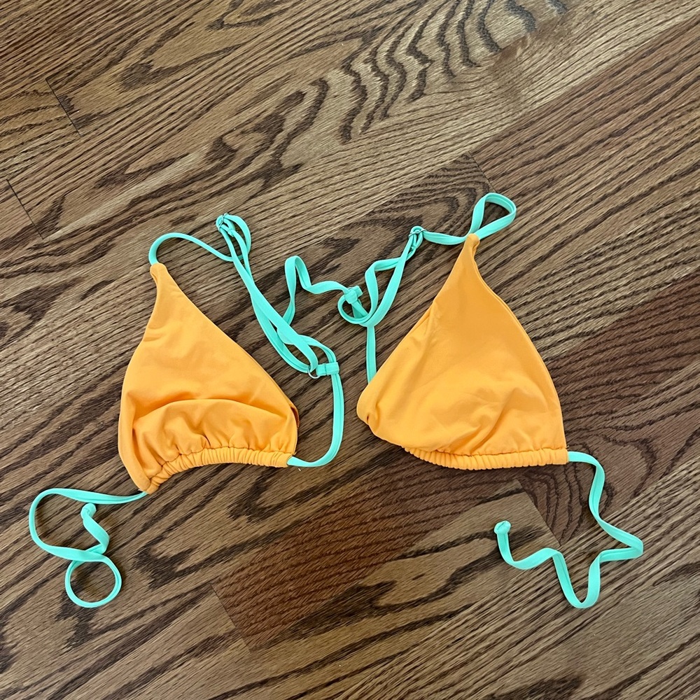 Dippin Daisys bikini top size M